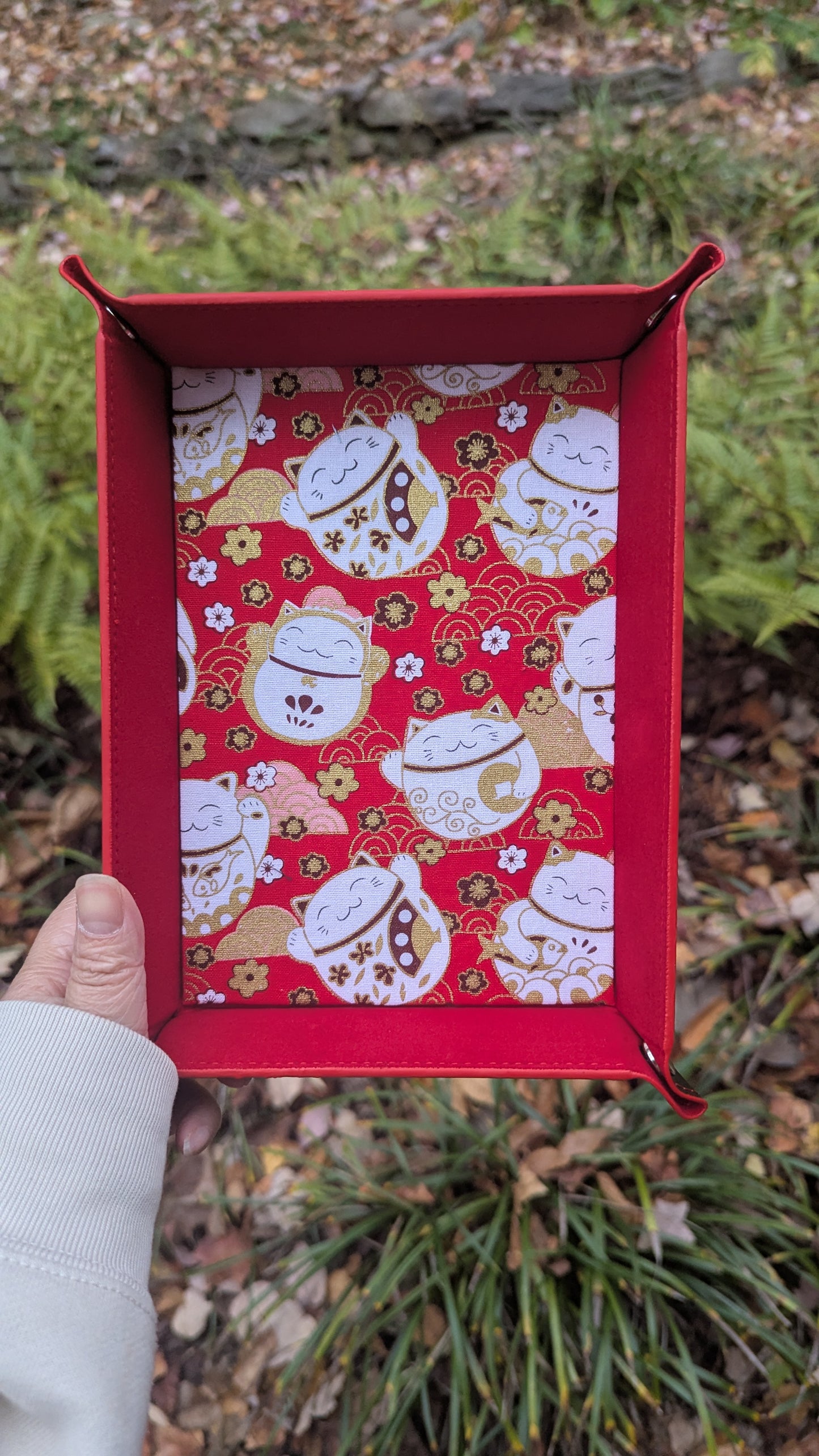 Red Lucky Cat Velvet Dice Tray