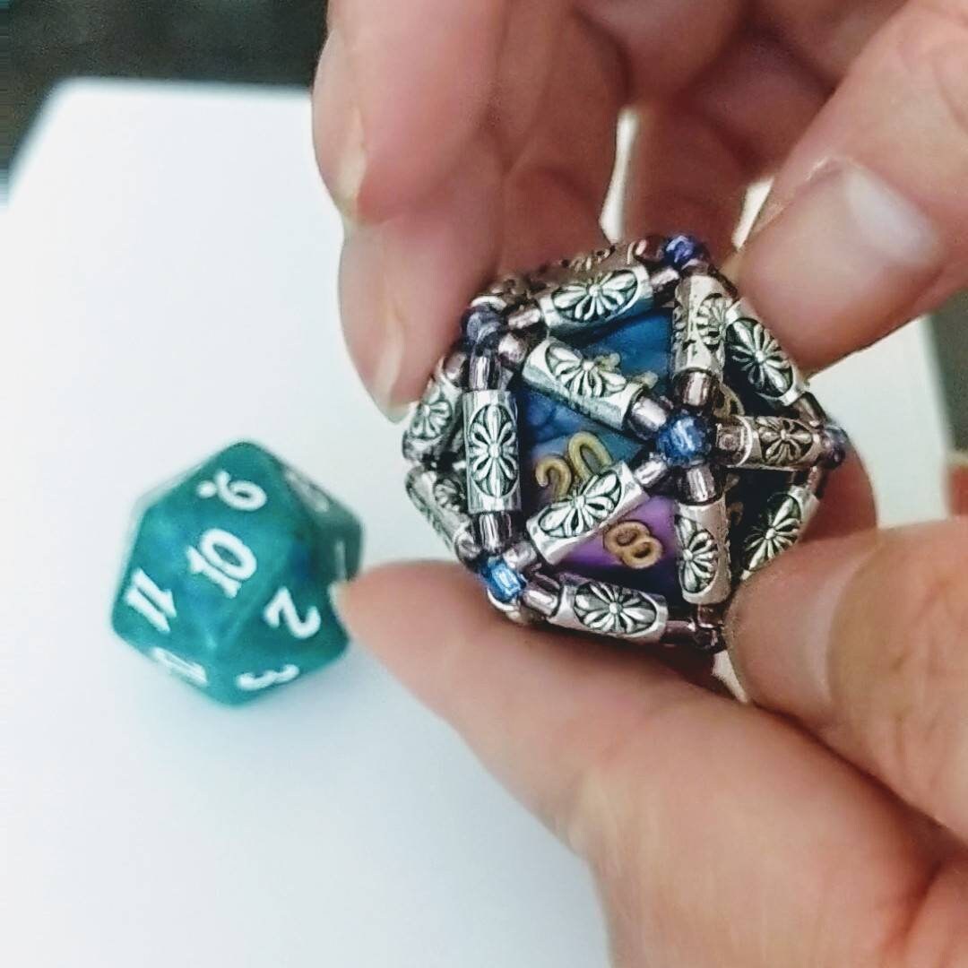 Stretchy removable D20 dice case