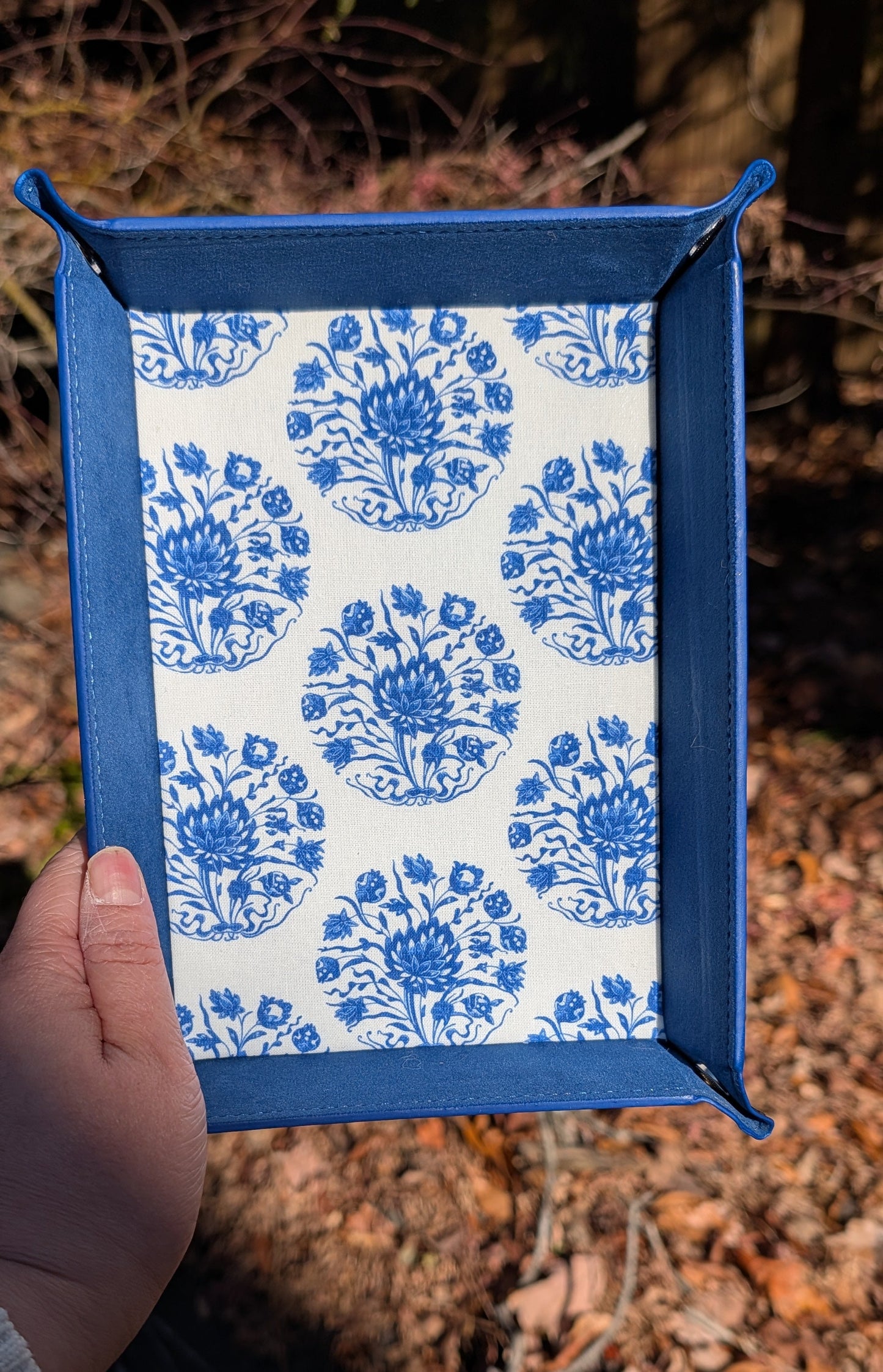 Porcelain Flower Round Fabric Velvet Dice Tray