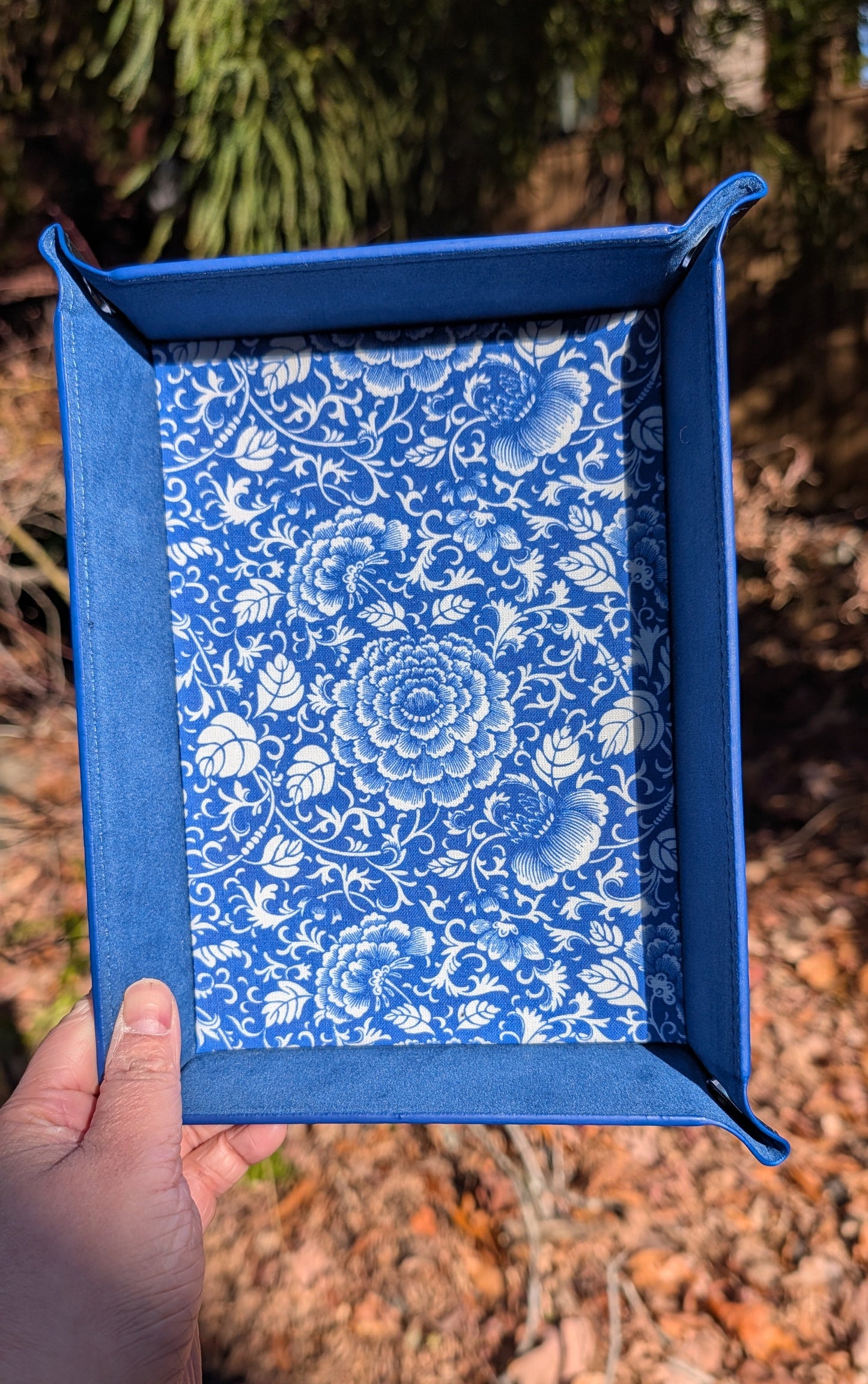 Blue Porcelain Flower Fabric Velvet Dice Tray