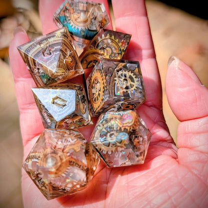 Getting Into Gears Alt Shaped 7pc Dice Set